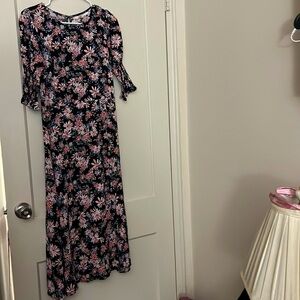 nwt franchesca's floral long dress with slit size: M